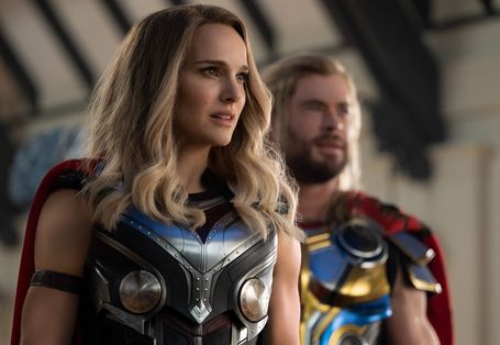 Gold Class® Dining Set: Marvel Studios' Thor: Love Andunder er