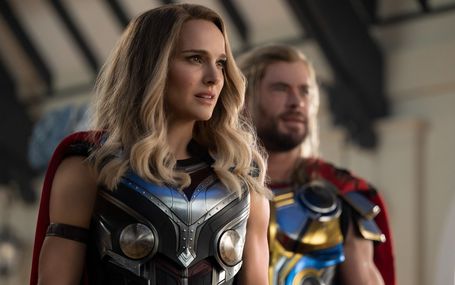 Gold Class® Dining Set: Marvel Studios' Thor: Love Andunder er