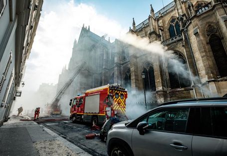 노트르담 온 파이어 Notre Dame on Fire