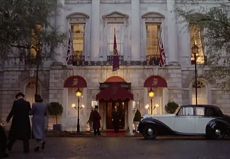 伯特倫旅館之謎 At Bertram's Hotel