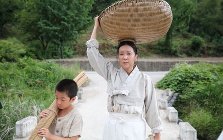 저 산 너머