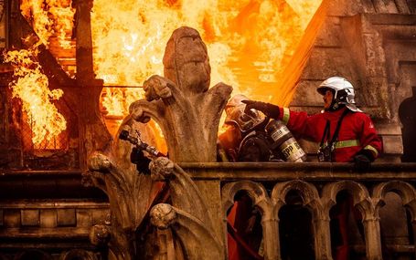 巴黎聖母院：火海奇蹟  Notre-Dame On Fire